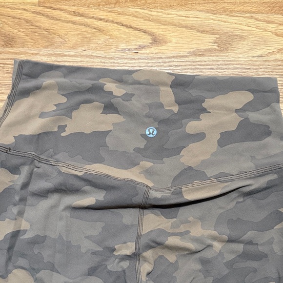 Camo Print Lululemon Leggings- NO PILLING - Picture 2 of 3